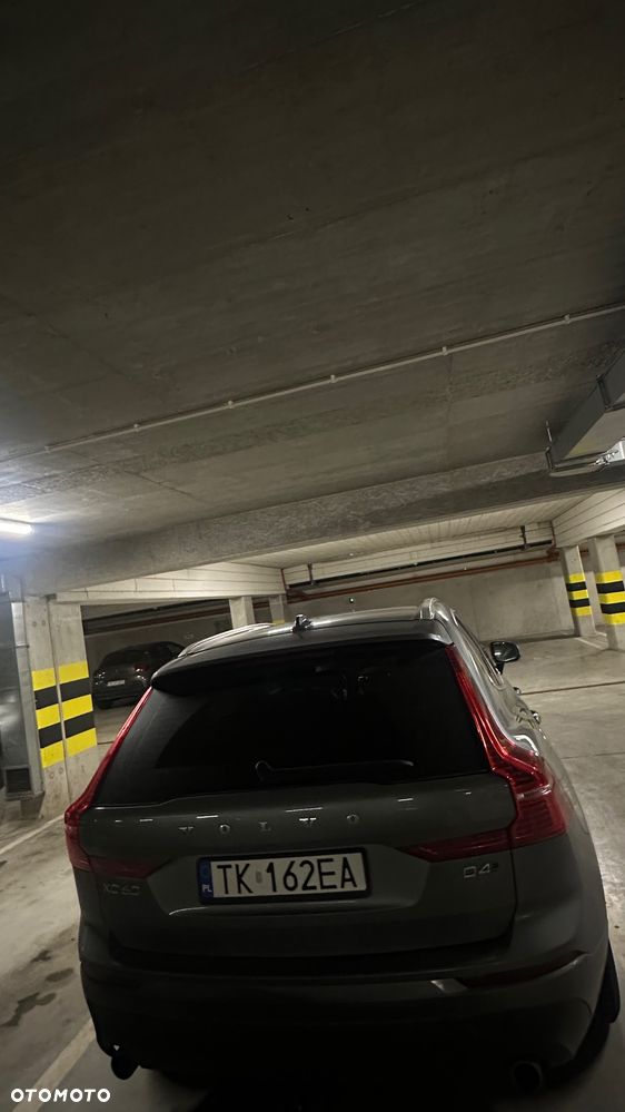 Volvo XC 60 D4 AWD Momentum - 24