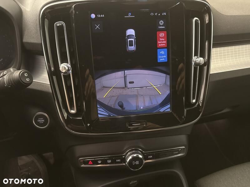 Volvo XC 40 B3 Plus Dark - 16