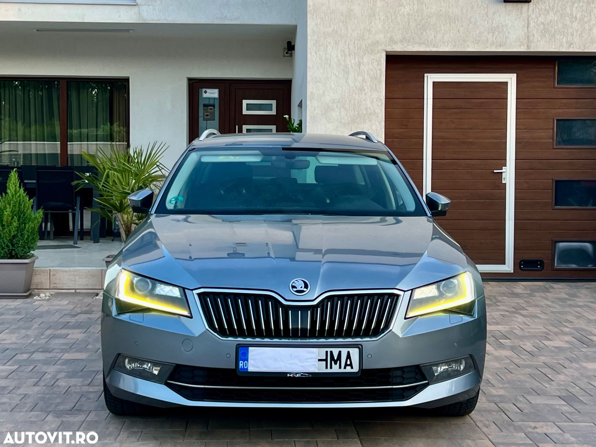 Skoda Superb Combi 1.6 TDI DSG Ambition - 1