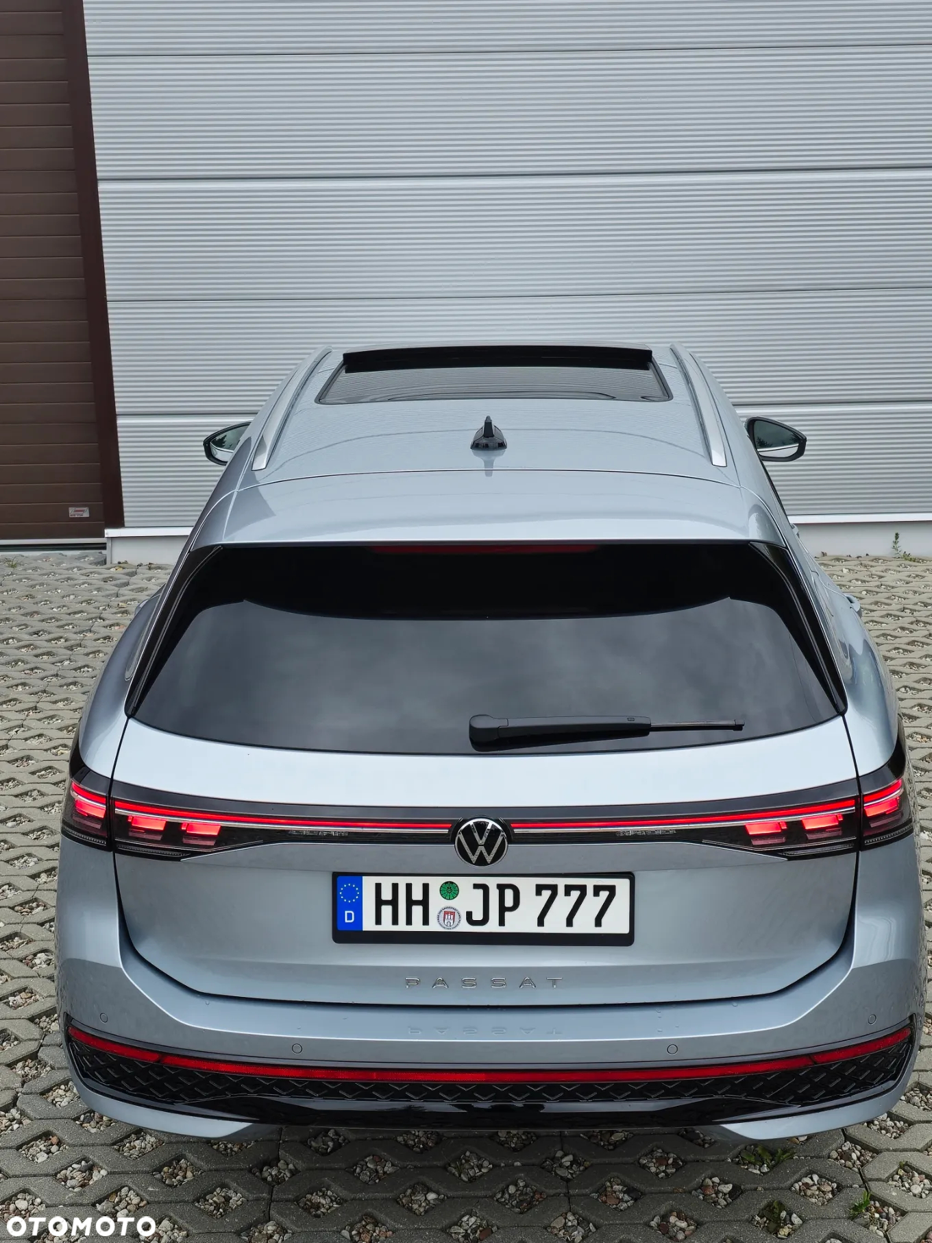Volkswagen Passat Variant 2.0 TDI SCR DSG R-Line - 22