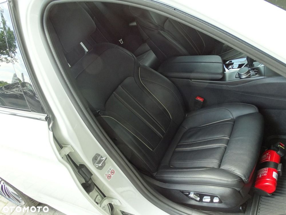 BMW Seria 5 540d xDrive mHEV M Sport sport - 14