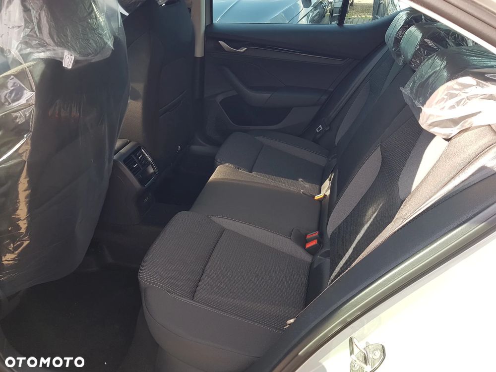 Skoda Octavia 1.5 TSI mHEV Drive Selection DSG - 13