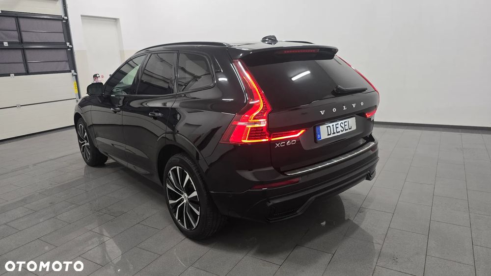 Volvo XC 60 B4 D Plus Dark - 4