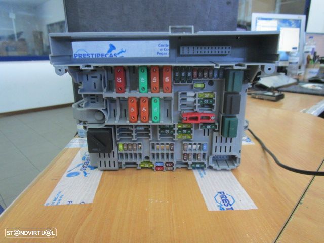 Caixa Fusiveis 690662106 BMW E87 2005 118D - 1
