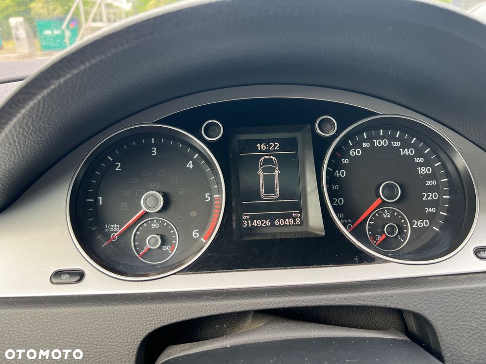 Volkswagen Passat - 11