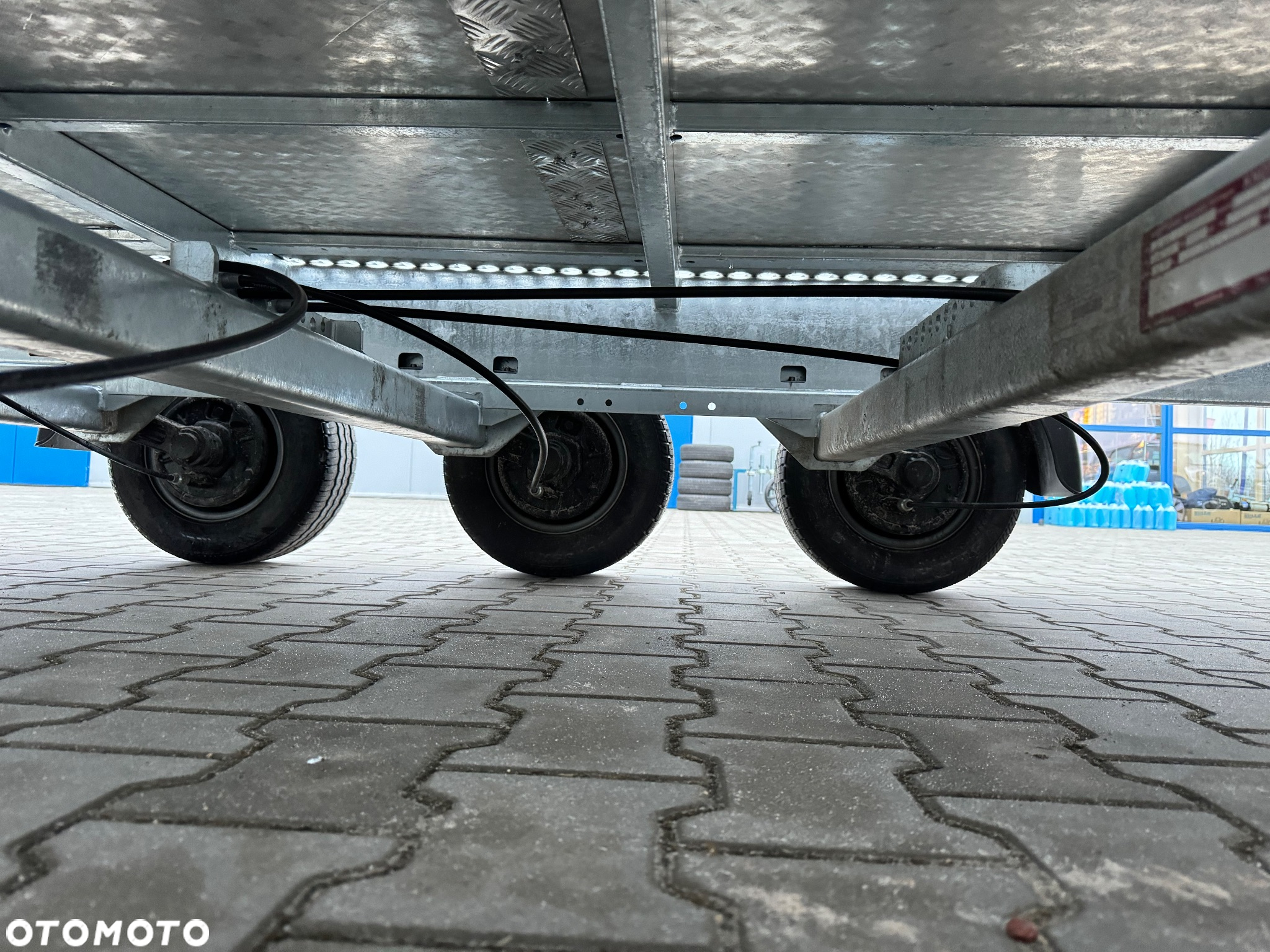 Lorries PL35-8521 laweta na dwa auta 3500kg wypełnienie podłogi ALU 3 osie - 22