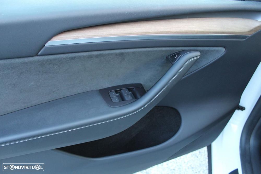 Tesla Model Y Long Range Tração Integral - 19