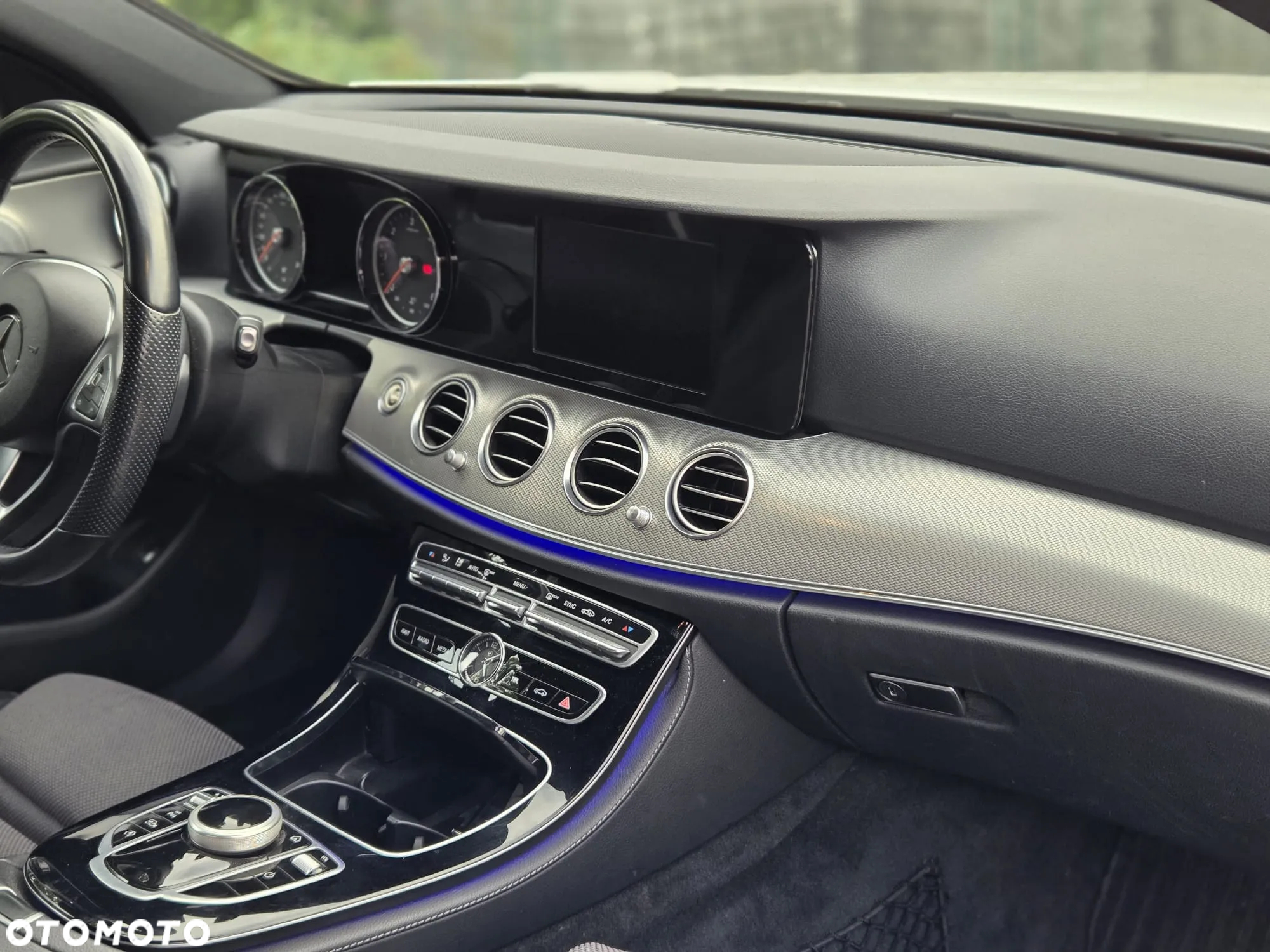 Mercedes-Benz Klasa E 220 d 9G-TRONIC - 25