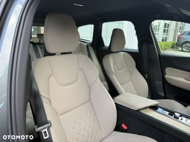 Volvo XC 60 B5 B AWD Plus Dark - 24