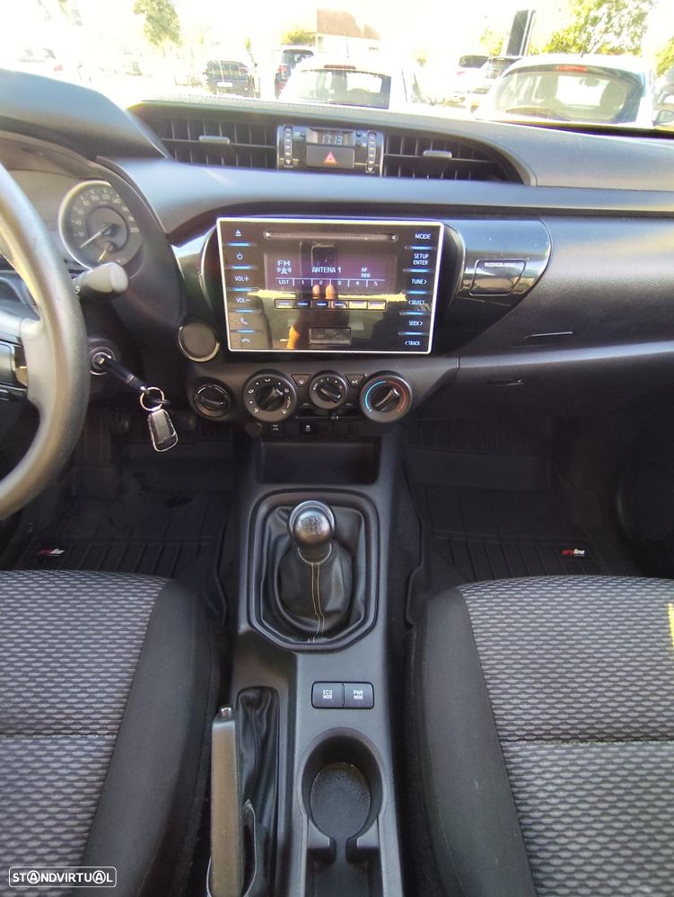 Toyota Hilux 2.4 D-4D 4WD CD CM - 20