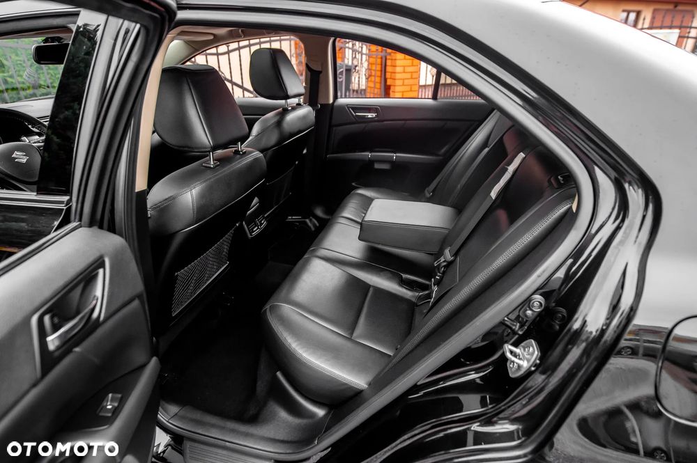 Suzuki Kizashi 2.4 Sport 4WD CVT - 19