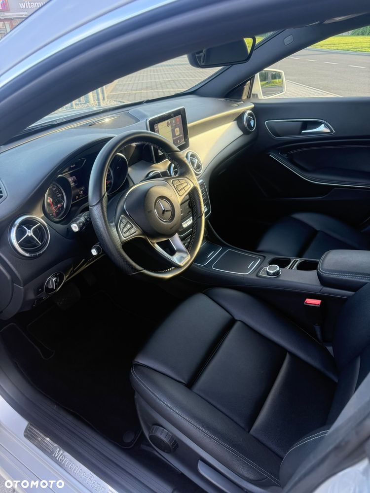 Mercedes-Benz CLA 180 7G-DCT AMG Line - 13