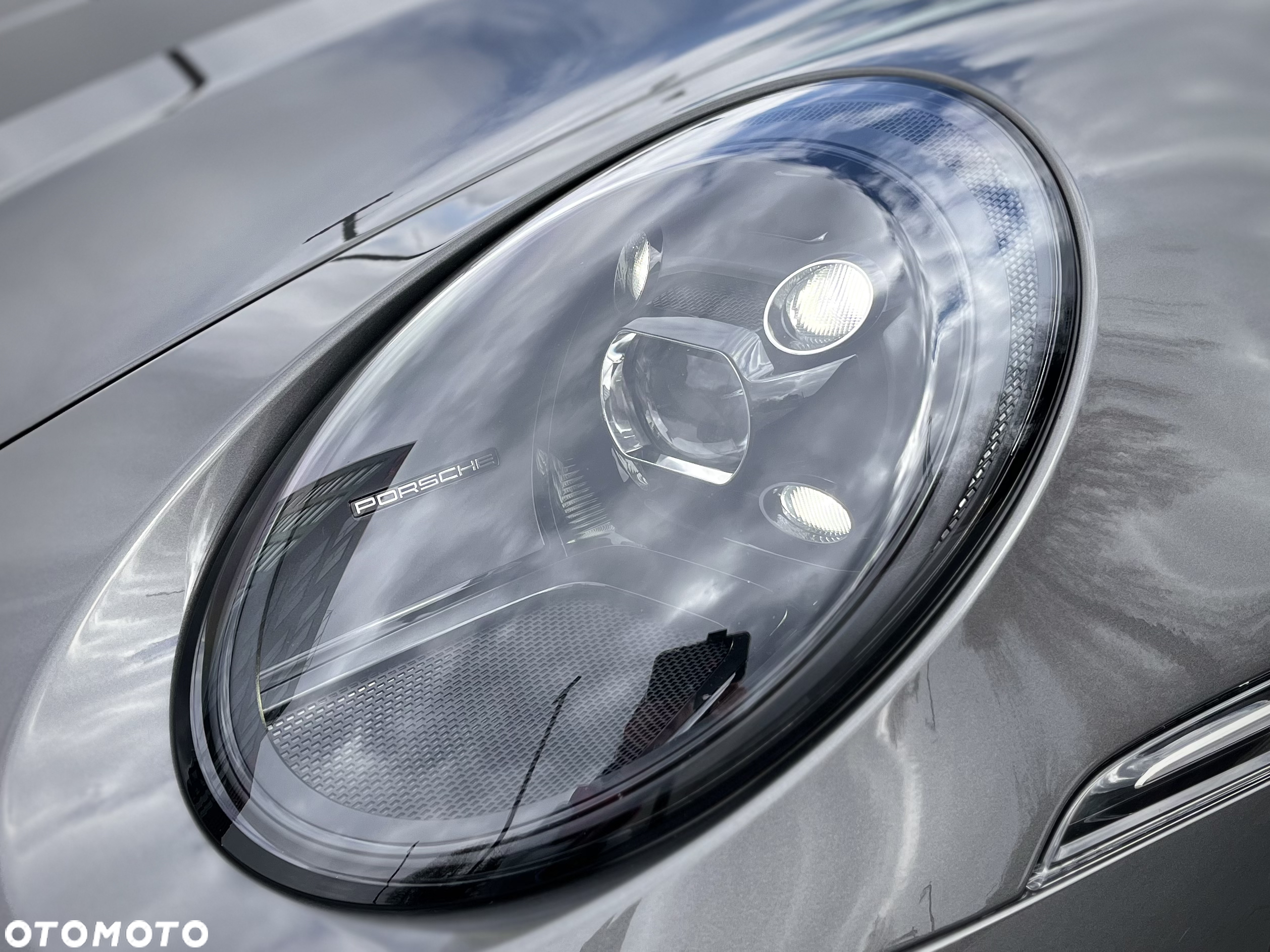 Porsche 911 Carrera 4 GTS Cabrio - 6