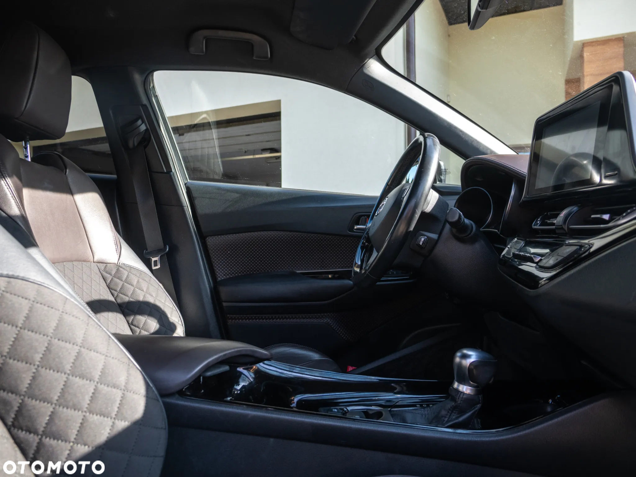 Toyota C-HR 1.8 Hybrid Executive - 19