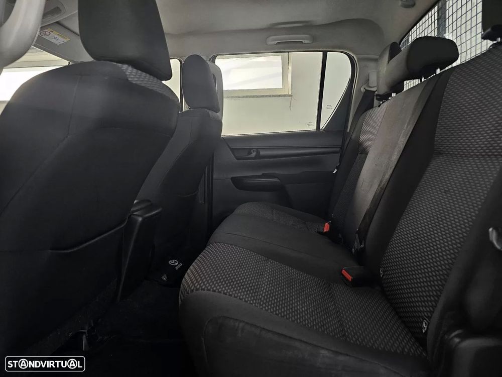Toyota Hilux 2.4 D-4D 4WD CD CM - 16