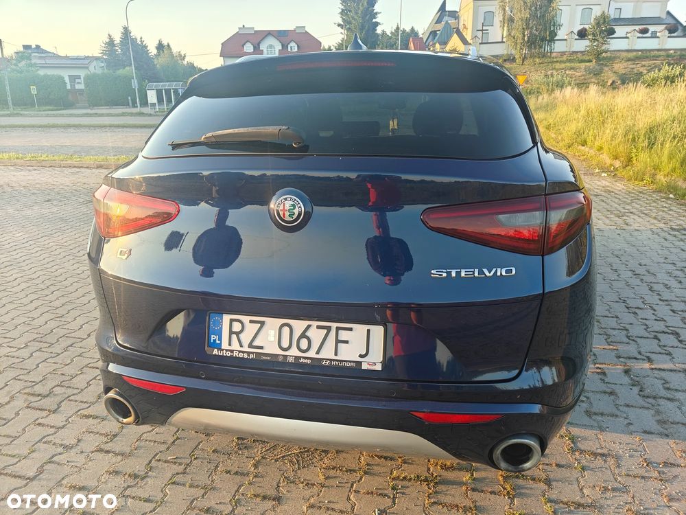 Alfa Romeo Stelvio 2.0 Turbo 16V AT8-Q4 Ti - 10