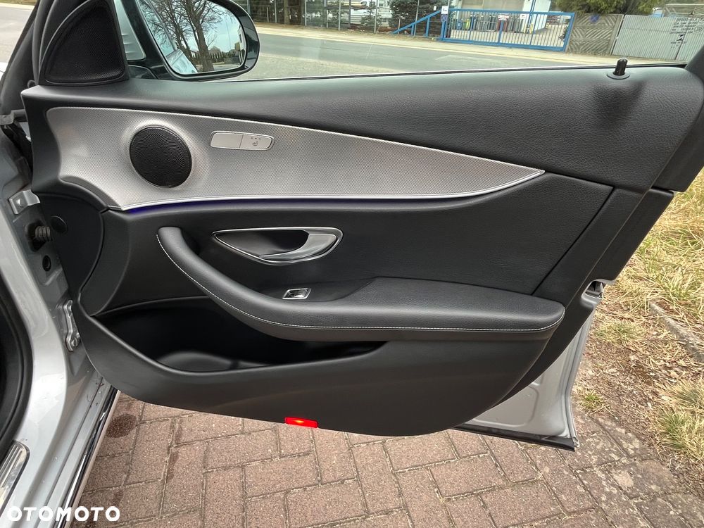 Mercedes-Benz Klasa E 220 d 9G-TRONIC - 27