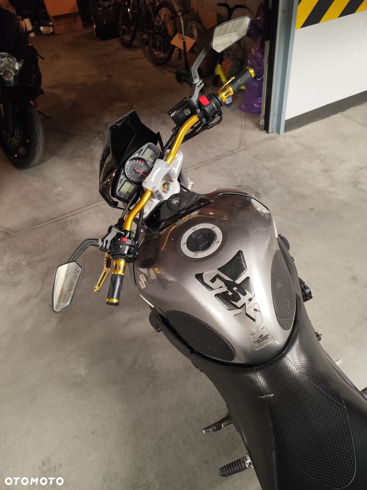 Suzuki GSR - 2