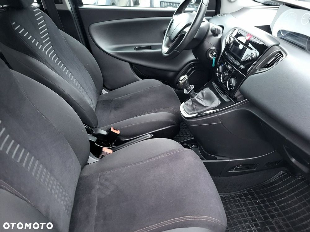 Lancia Ypsilon - 35