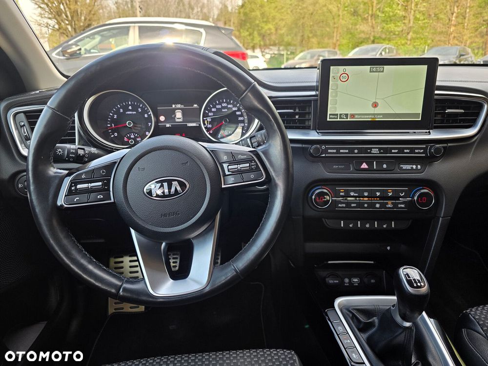 Kia Ceed - 11