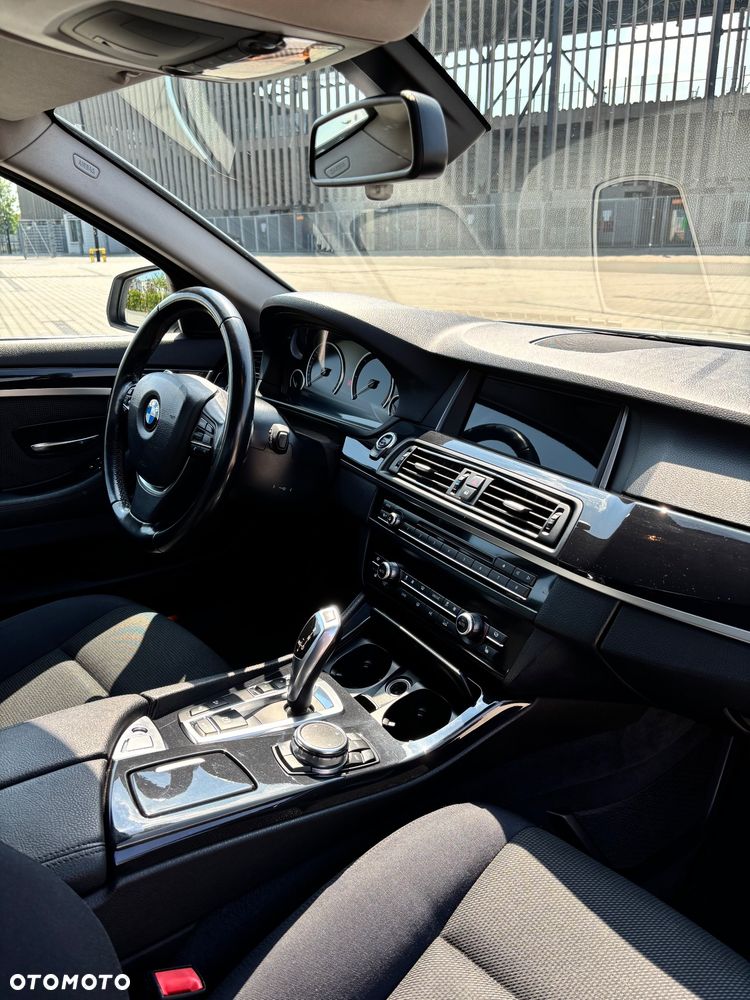BMW Seria 5 520d xDrive - 24