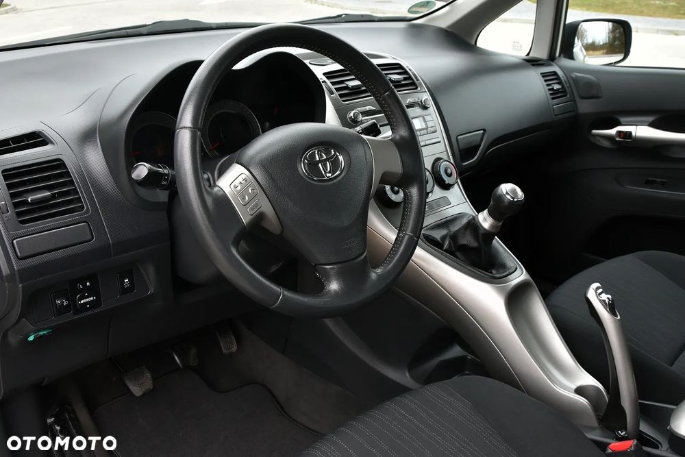 Toyota Auris 1.6 Luna - 17