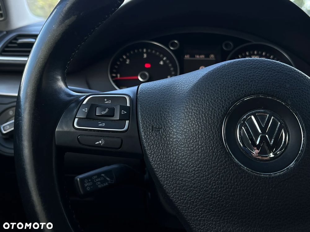 Volkswagen Passat - 16