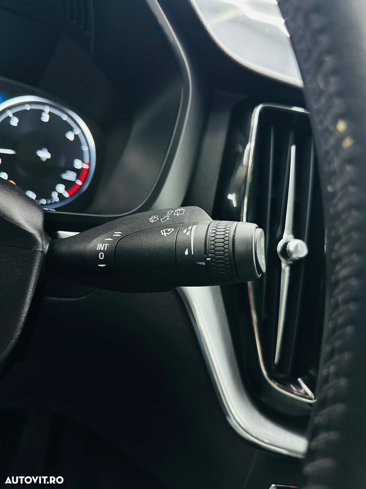 Volvo XC 60 D3 Momentum Pro - 30