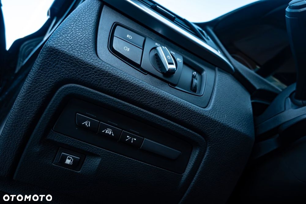 BMW Seria 3 330i xDrive M Sport Shadow - 15