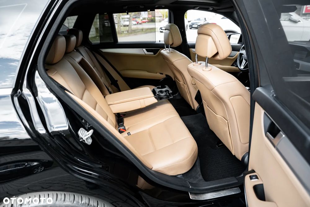 Mercedes-Benz Klasa C 250 CDI DPF Automatik BlueEFFICIENCY Special Edition - 22