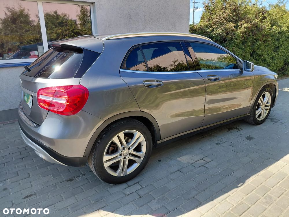 Mercedes-Benz GLA - 12