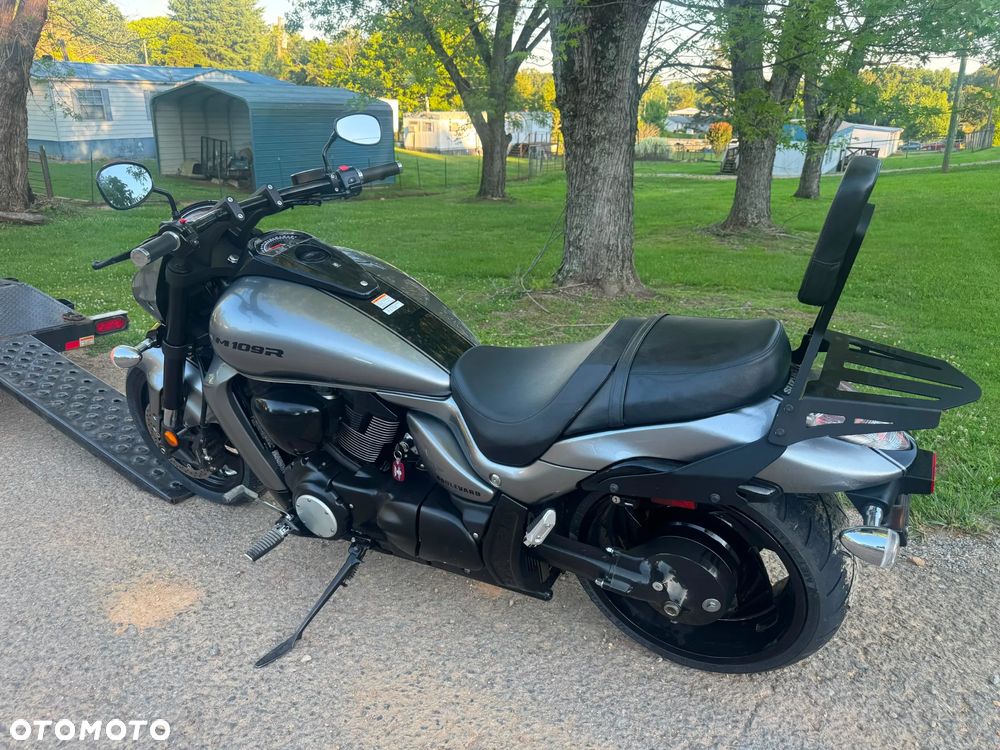 Suzuki Intruder - 16