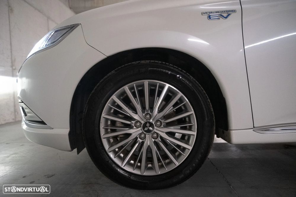 Mitsubishi Outlander - 4
