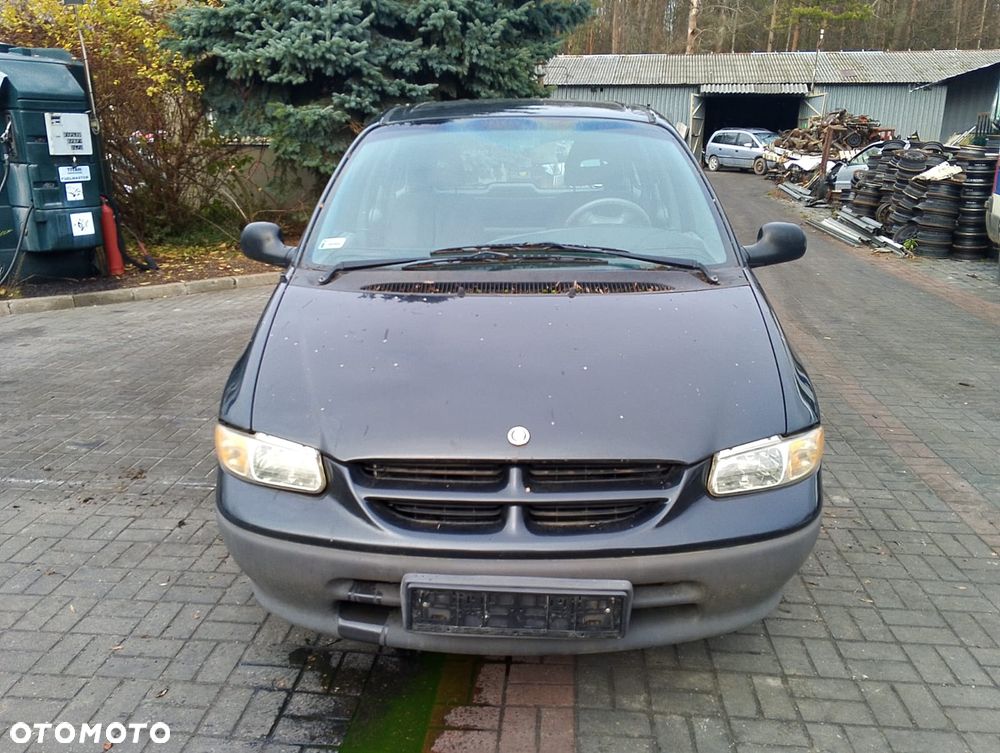 Chrysler Voyager / Town & Country (95-00r.) 2.4 B 149KM. Silnik EDZ Skrzynia DD3 lakier PAW/VAW/QAW - Dark Slate Pearl.Cały na części. GWARANCJA !!!  Przód Tył Zestaw Komplet Drzwi Klapa Zderzak Błotnik Maska Grill Atrapa Szyba Pas Lampa Lusterko Boczki Fotel Kanapa Kokpit Deska Rozdzielcza Przełącznik Włącznik Sterownik Przewody Wiązka Instalacja Moduł Komputer Czujnik Listwa Pompa Alternator Wtryski Głowica Rozrusznik Kompresor Sprzęgło Dwumas Silnik Skrzynia ABS Klimatyzacji Paliwa Wspomagania Kolektor Turbina Przepustnica Zawór Chłodnica Koło Hak Belka Sanki Zawieszenie Mcpherson Półoś Amortyzator Wydech Tłumik Zacisk Most - 2