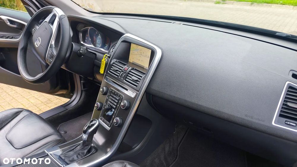 Volvo XC 60 D5 AWD Geartronic Summum - 36