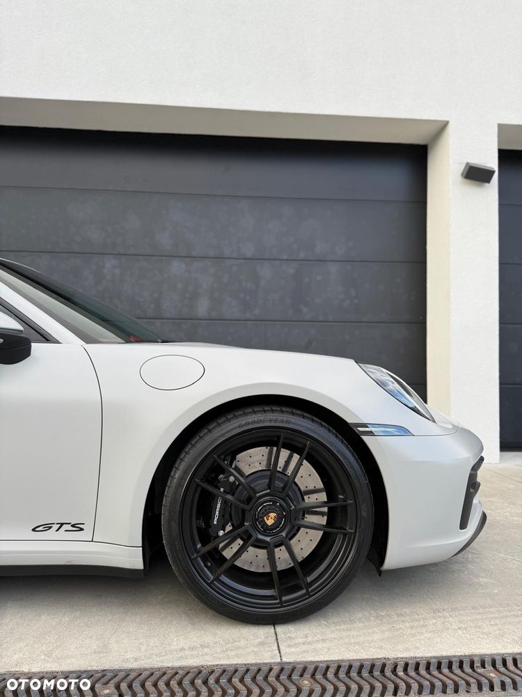 Porsche 911 Carrera 4 GTS - 29