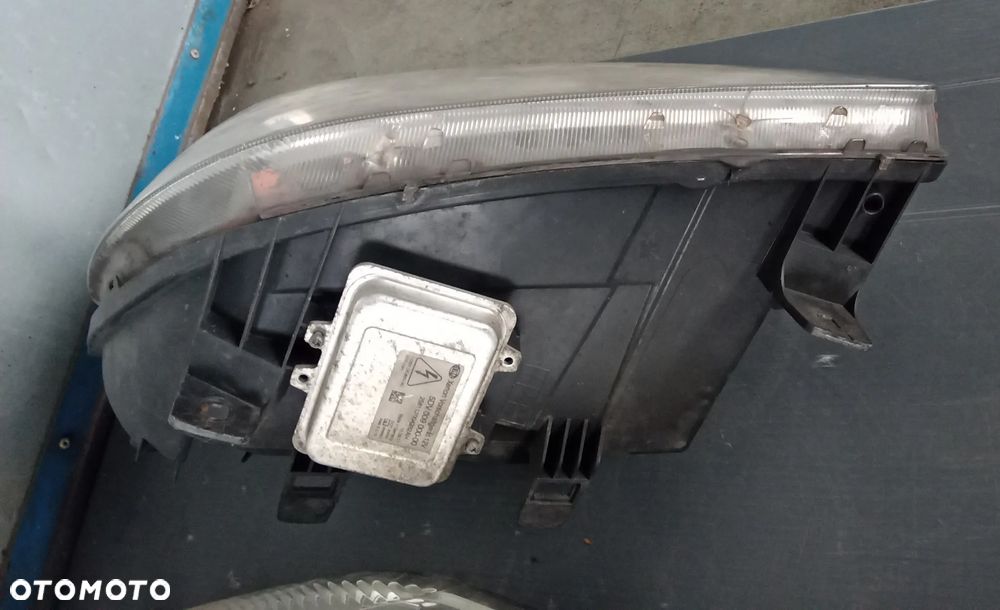 Lampa prawy przód Mercedes W906 Xenon - 7