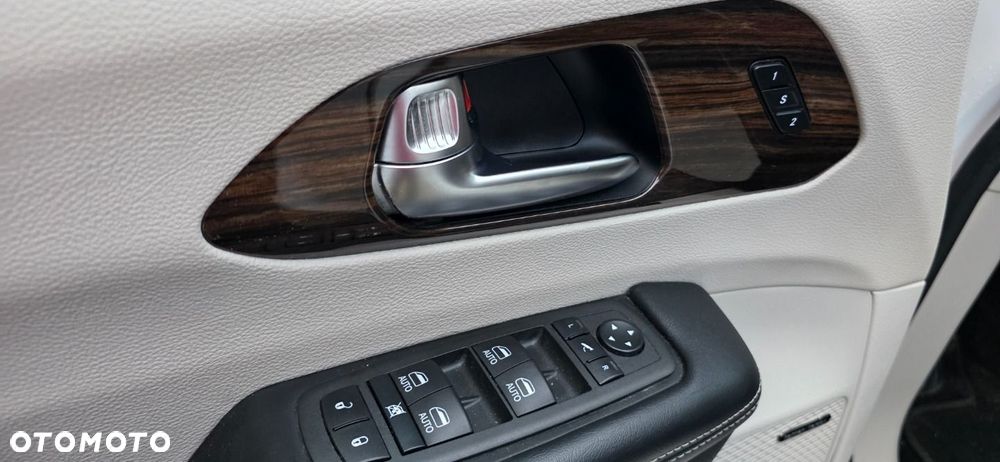 Chrysler Pacifica - 22