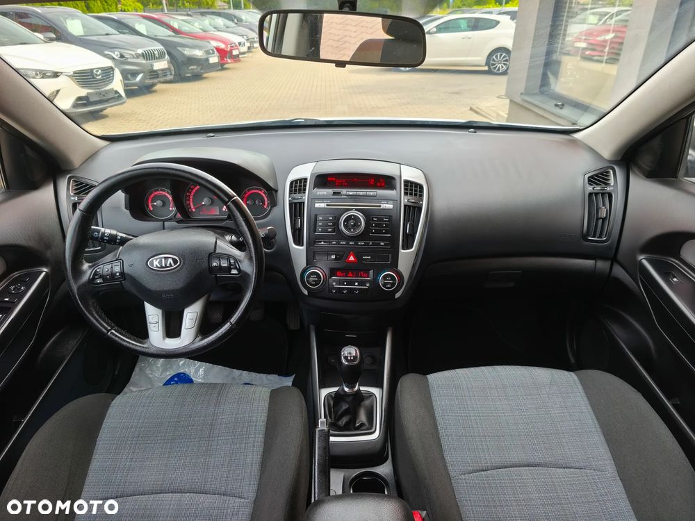 Kia Ceed 1.4 L - 6