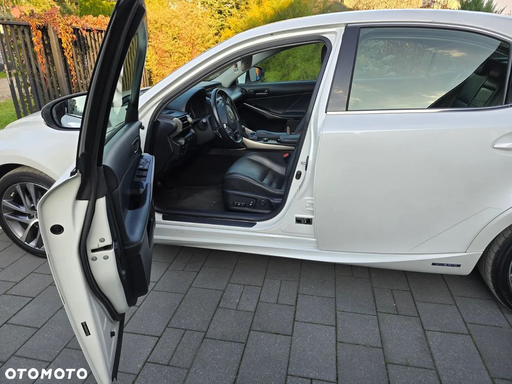 Lexus IS 300h Elegance - 21