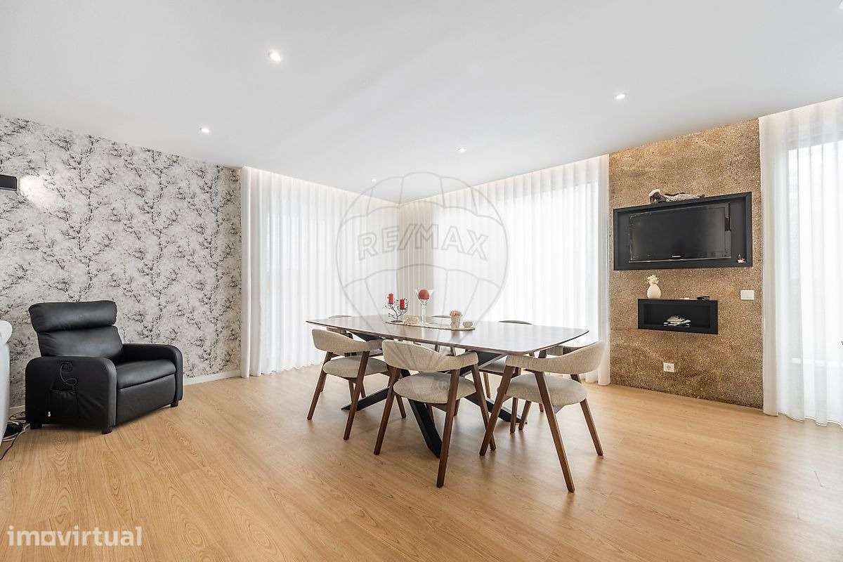 Apartamento T3 seminovo no centro de Paços de Ferreira - Grande imagem: 2/35