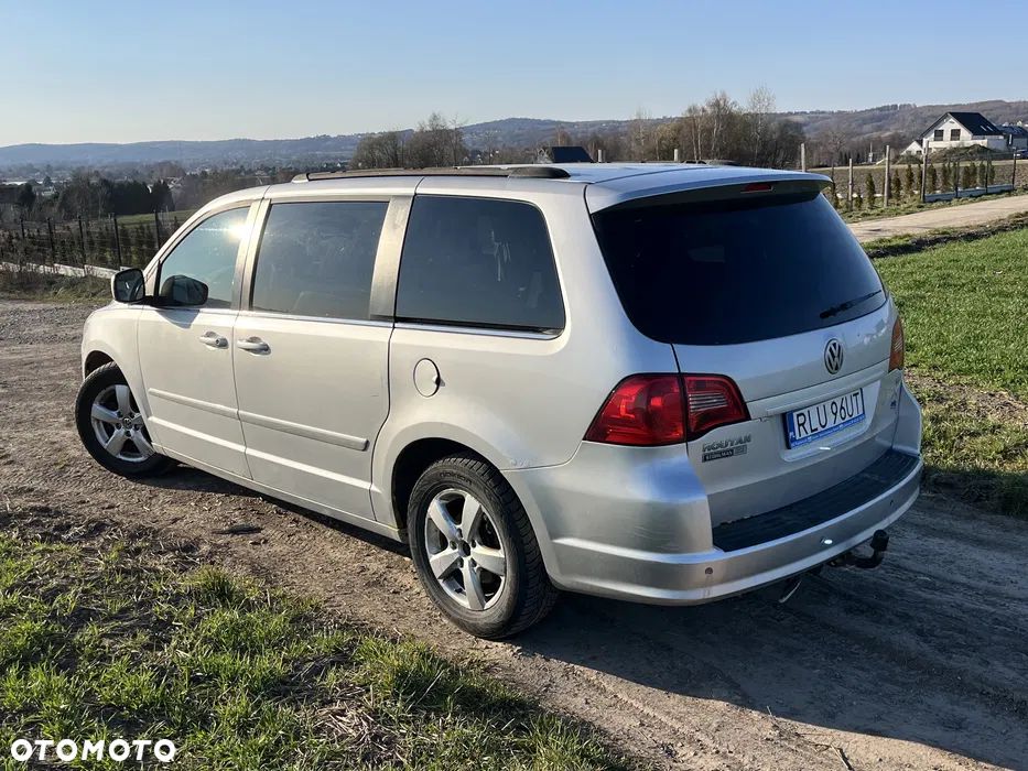Volkswagen Routan - 2
