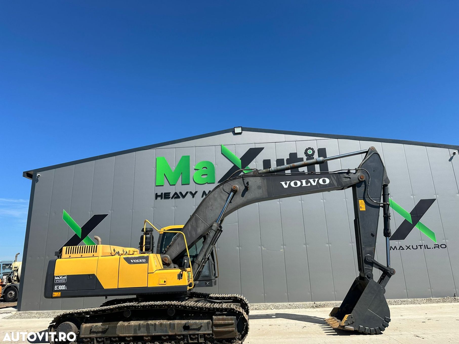 Volvo EC 300 DL Excavator - 1