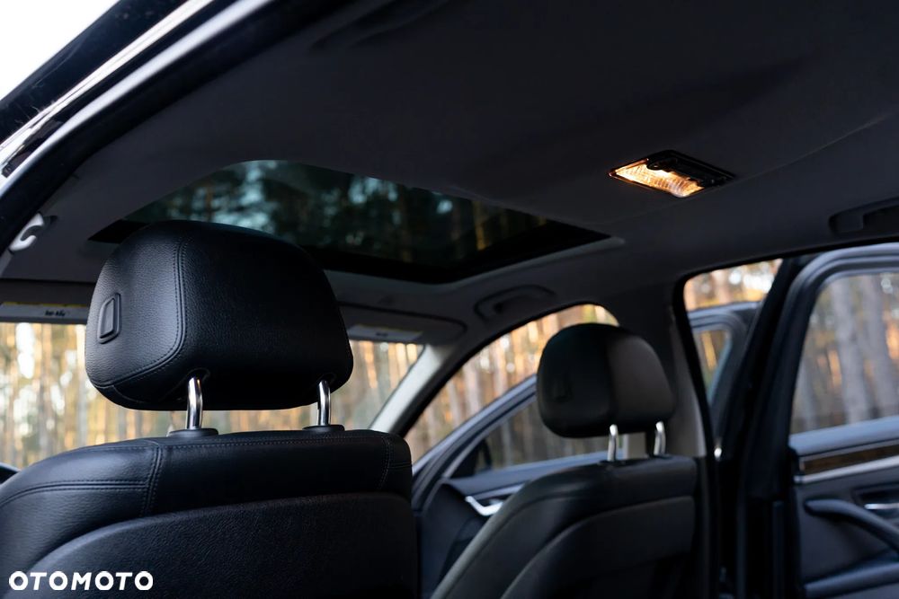 BMW Seria 5 528i - 33