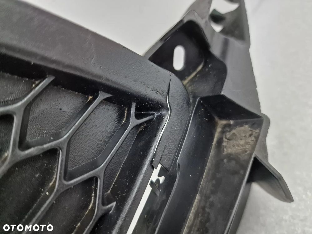 RENAULT TRAFIC 3 III 14- KRATKA ŚRODKOWA ZDERZAKA PRZEDNIEGO PRZÓD , NR 622544919R , NR AUKCJI KR404 - 10