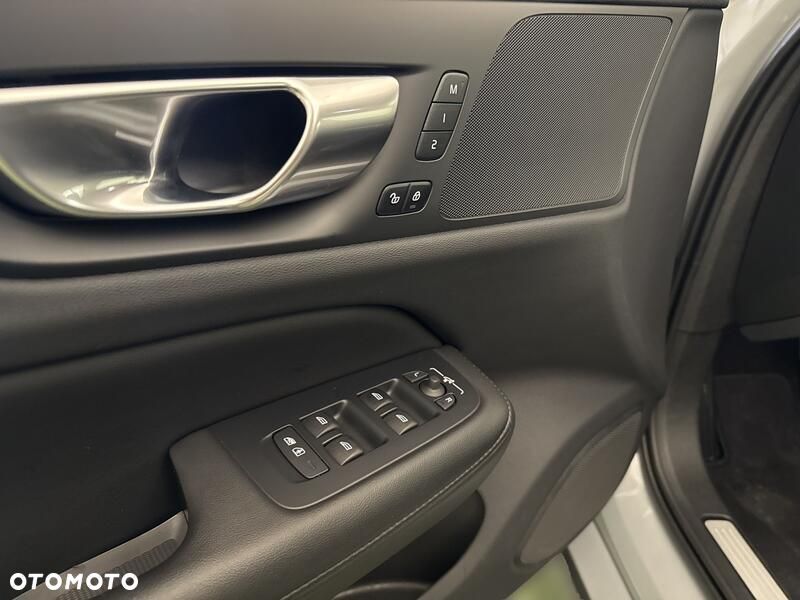 Volvo V60 B3 B Plus Dark - 12
