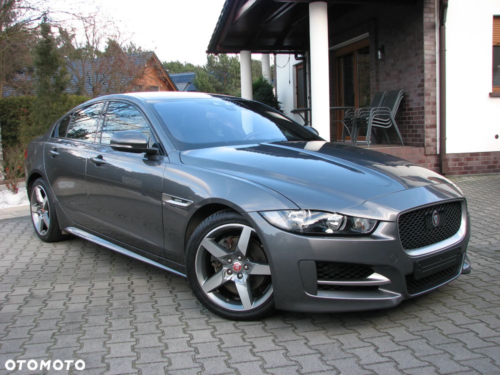 Jaguar XE D180 R-Dynamic S - 3
