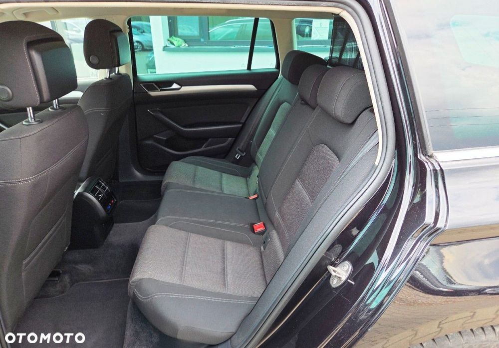 Volkswagen Passat - 25