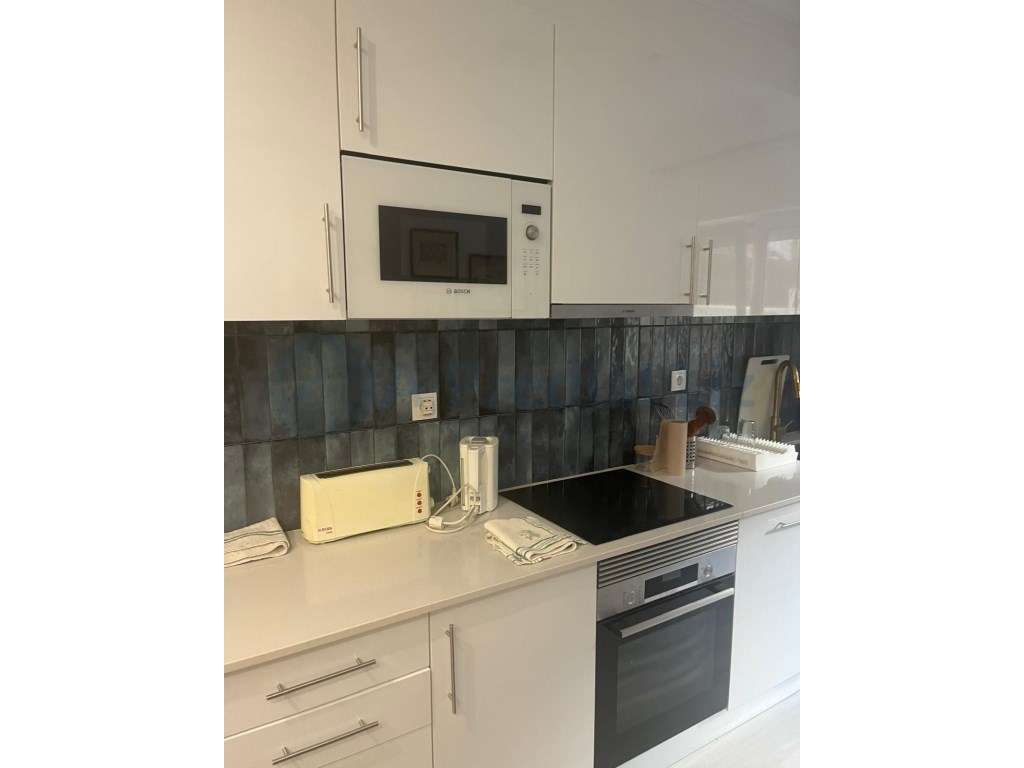 Excelente Apartamento T2 totalmente remodelado com terraço junto á ... - Grande imagem: 2/9