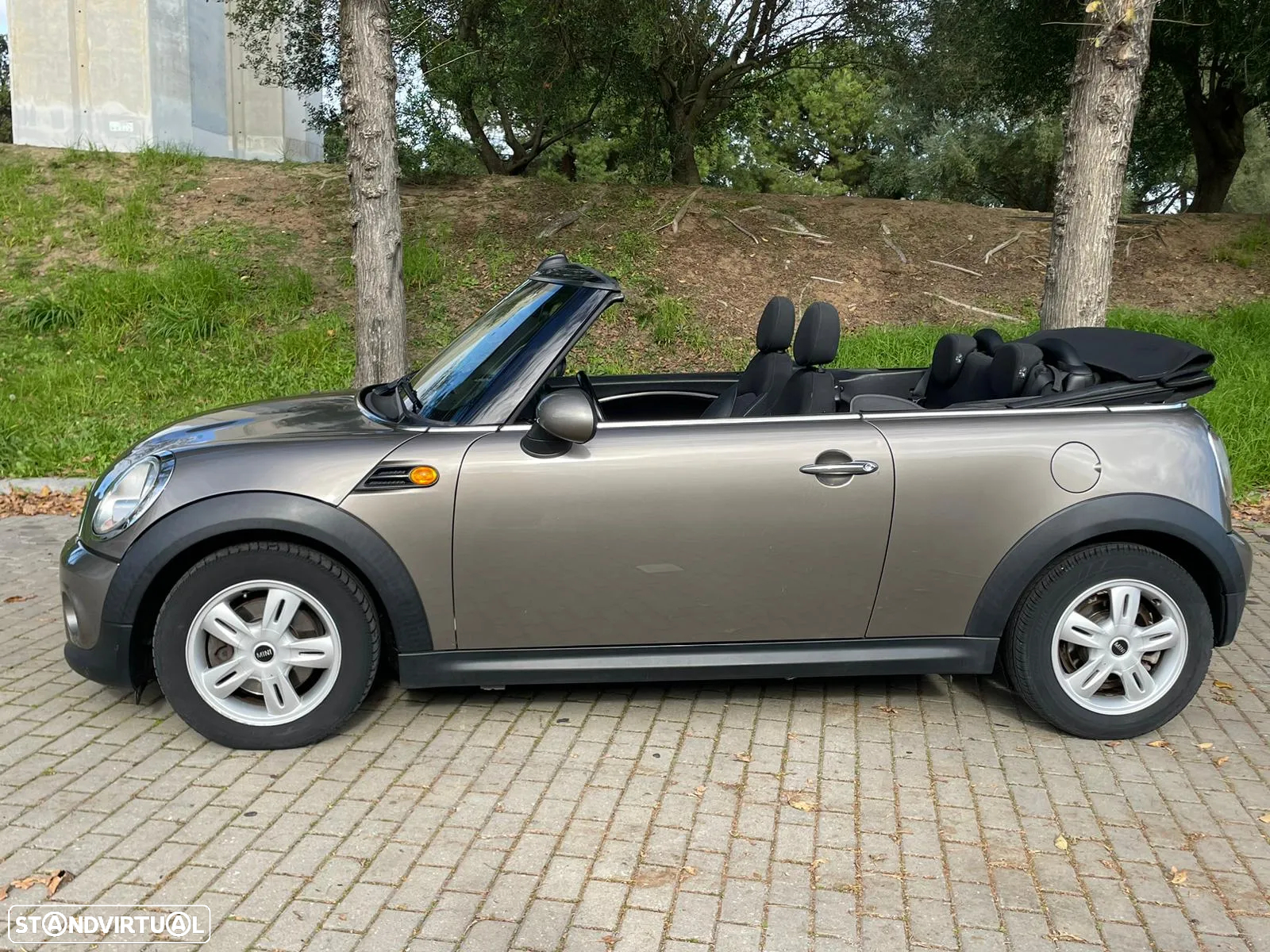 MINI Cabrio Cooper D - 2
